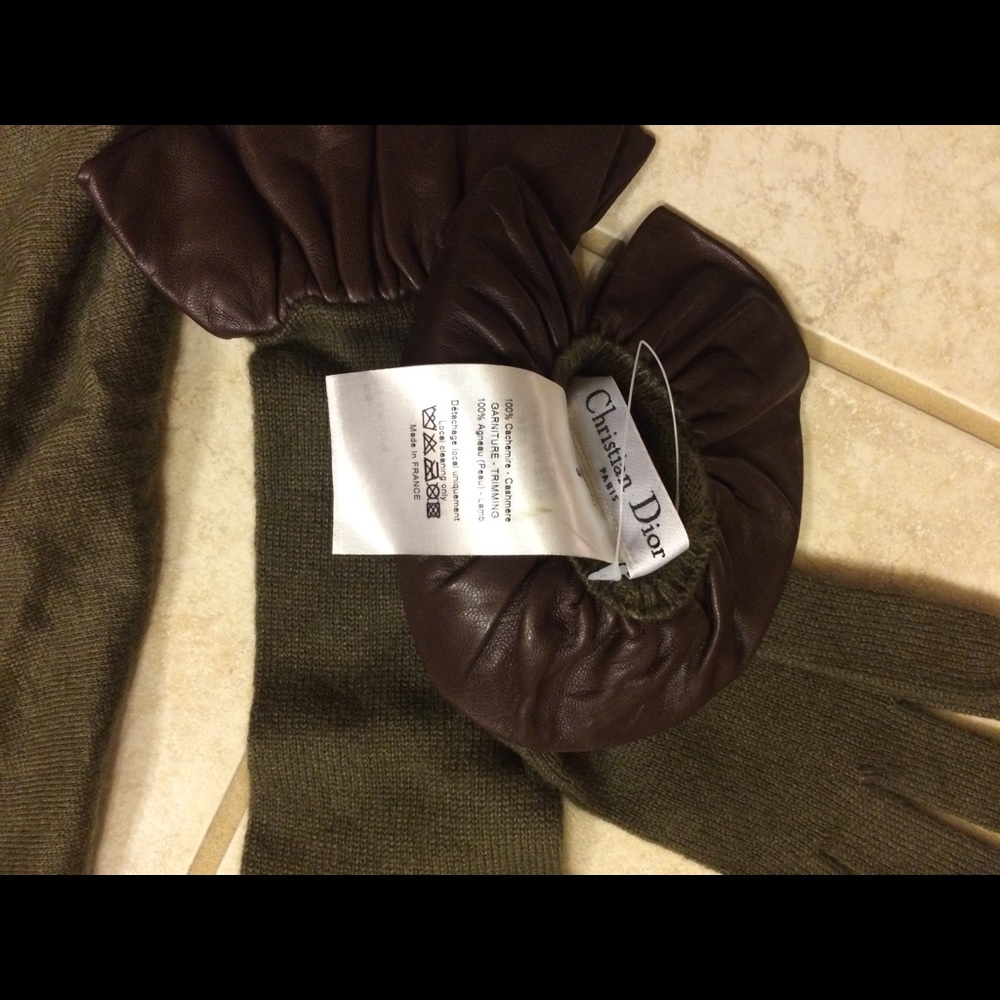Dior cashmere glove set & scarf/wrap - Picture 5 of 5